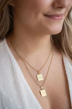 My Jewellery Collier Court Et Médaillon Carré à Graver Atelier Online