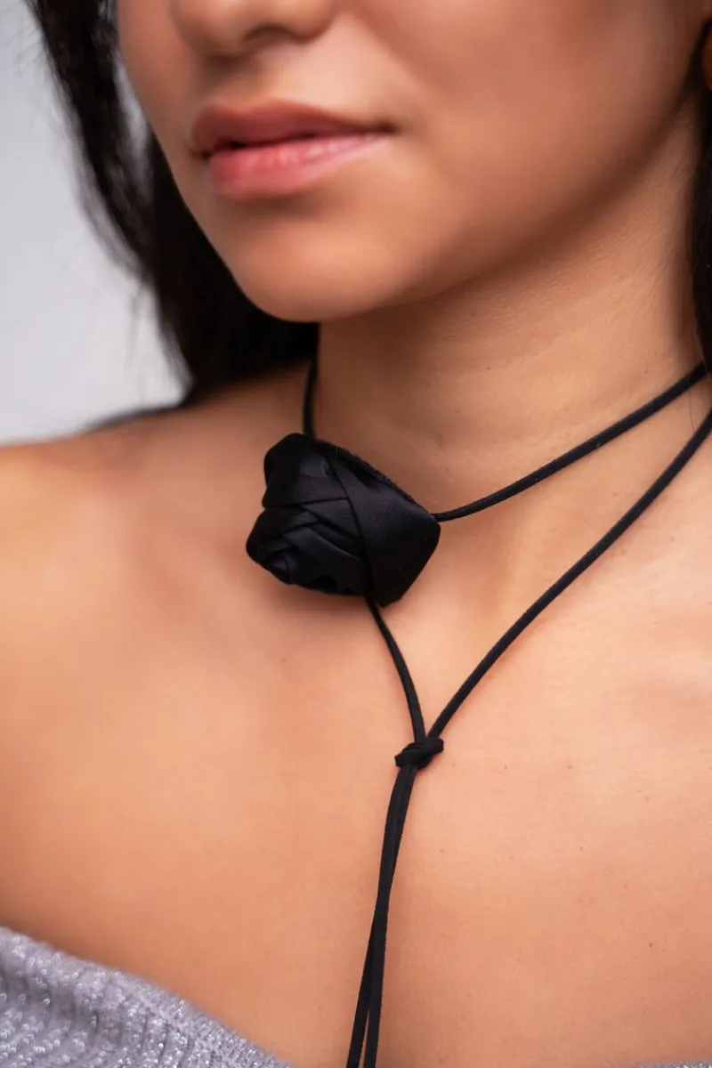 My Jewellery Ras De Cou Cordon Noir Et Fleur Satinée Outlet