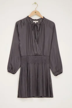 My Jewellery Robe Grise Plissée Satinée Argenté/Gris/Gris foncé Clearance